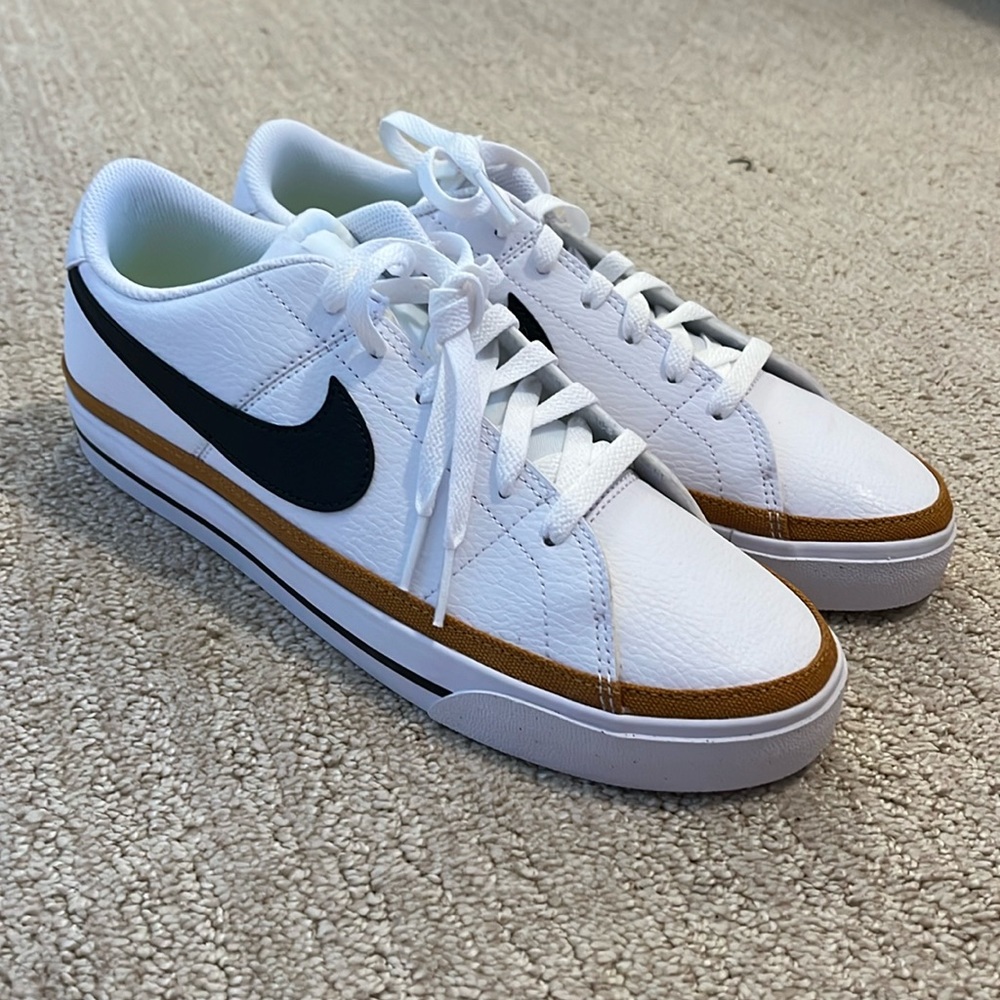 Nike Tennis Shoes